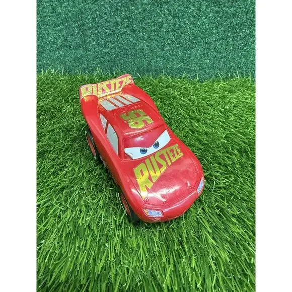 Disney Pixar Cars Lightning McQueen Red Rust-eze Toy Car Mattel 2018 China - Picture 1 of 7